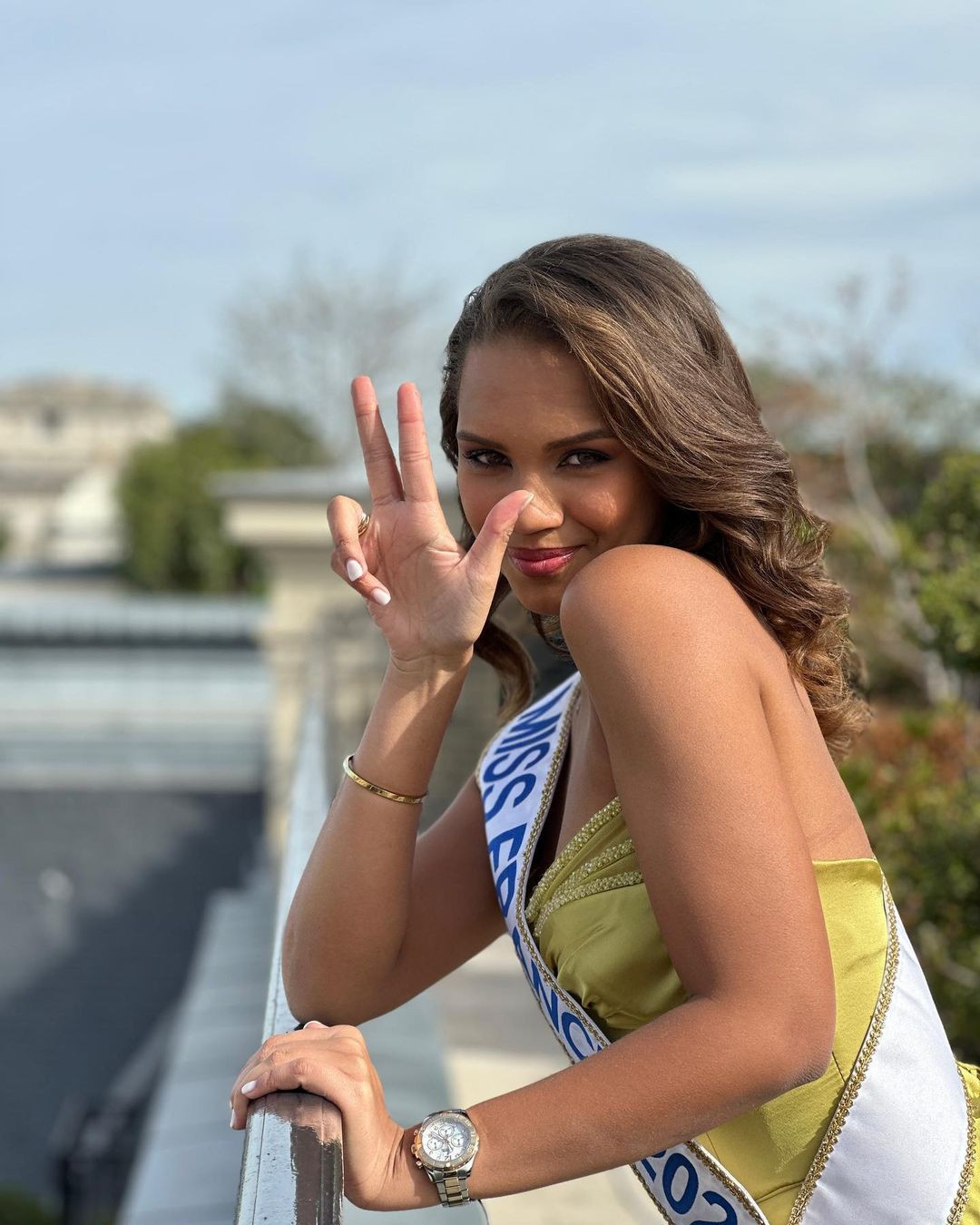 Indira chia sẻ quyết tâm tham gia các cuộc thi nhan sắc để phục thù cho mẹ.