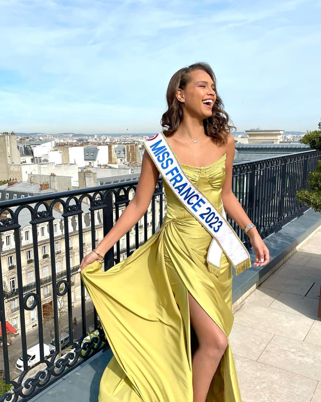 Indira chia sẻ quyết tâm tham gia các cuộc thi nhan sắc để phục thù cho mẹ.