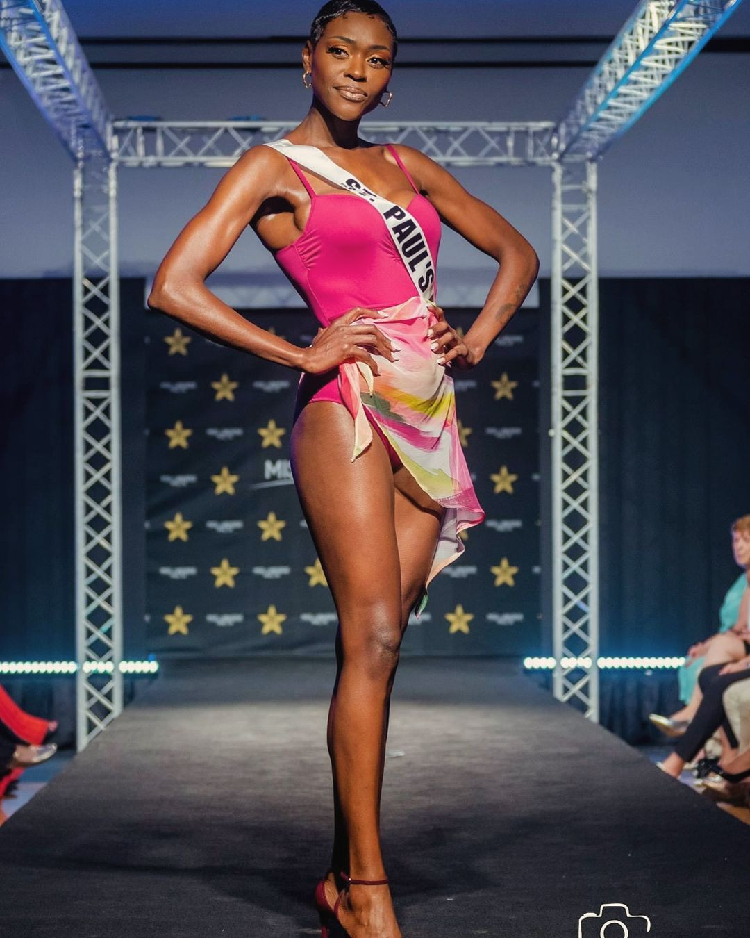 Beatrice Njoya hiện là người mẫu ở Malta. Cô là người gốc Cameroon.