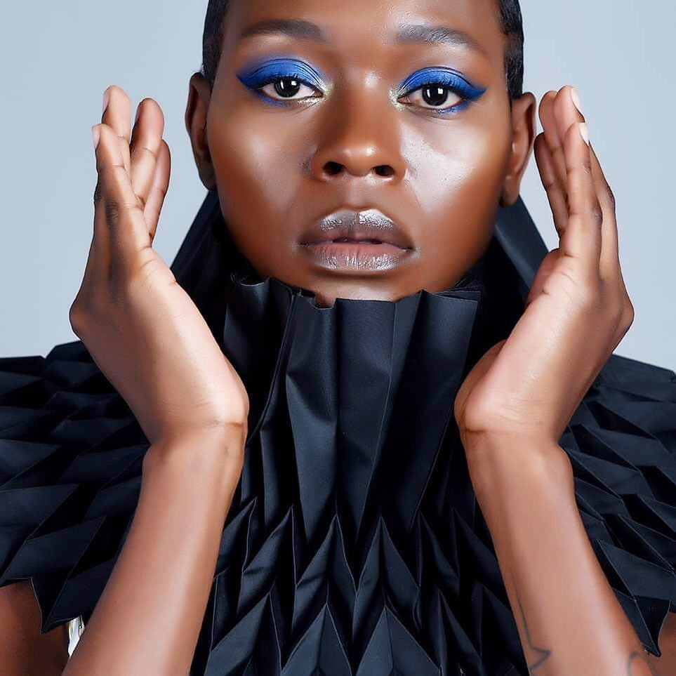 Một điều khác giúp ích cho tinh thần của cô là ngồi trên bãi biển. "Tôi yêu bãi biển. Tôi thích đến đó khi không đông đúc, chỉ để im lặng và suy nghĩ", cô chia sẻ.