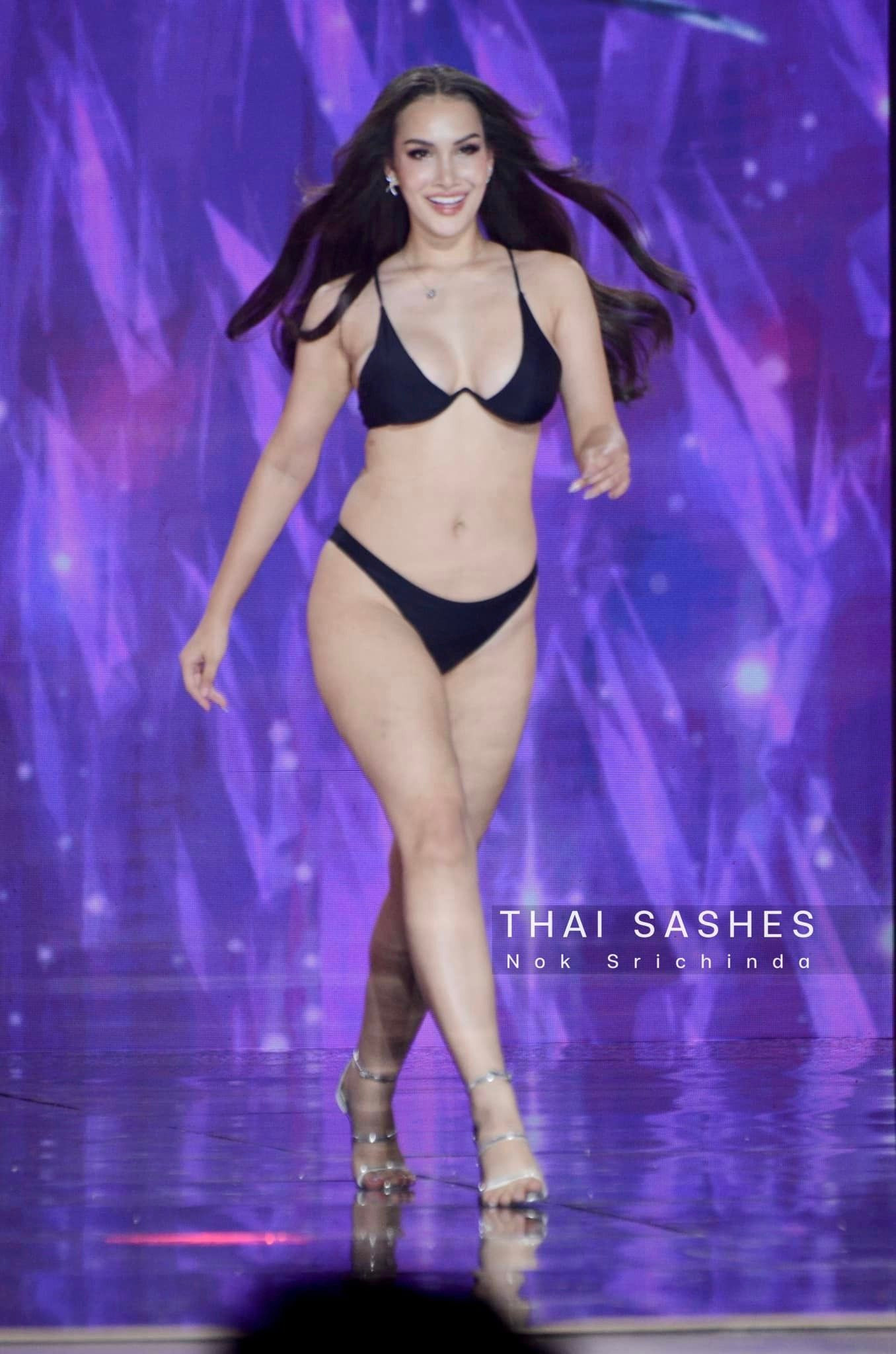 Bán kết Hoa hậu Hoàn vũ Thái Lan 2024 đã diễn ra tối 12/7. Trong đêm thi, 40 thí sinh đại diện các tỉnh, thành trải qua hai phần thi áo tắm và dạ hội. Mở màn đêm thi là phần thi bikini, thu hút sự chú ý của khán giả.