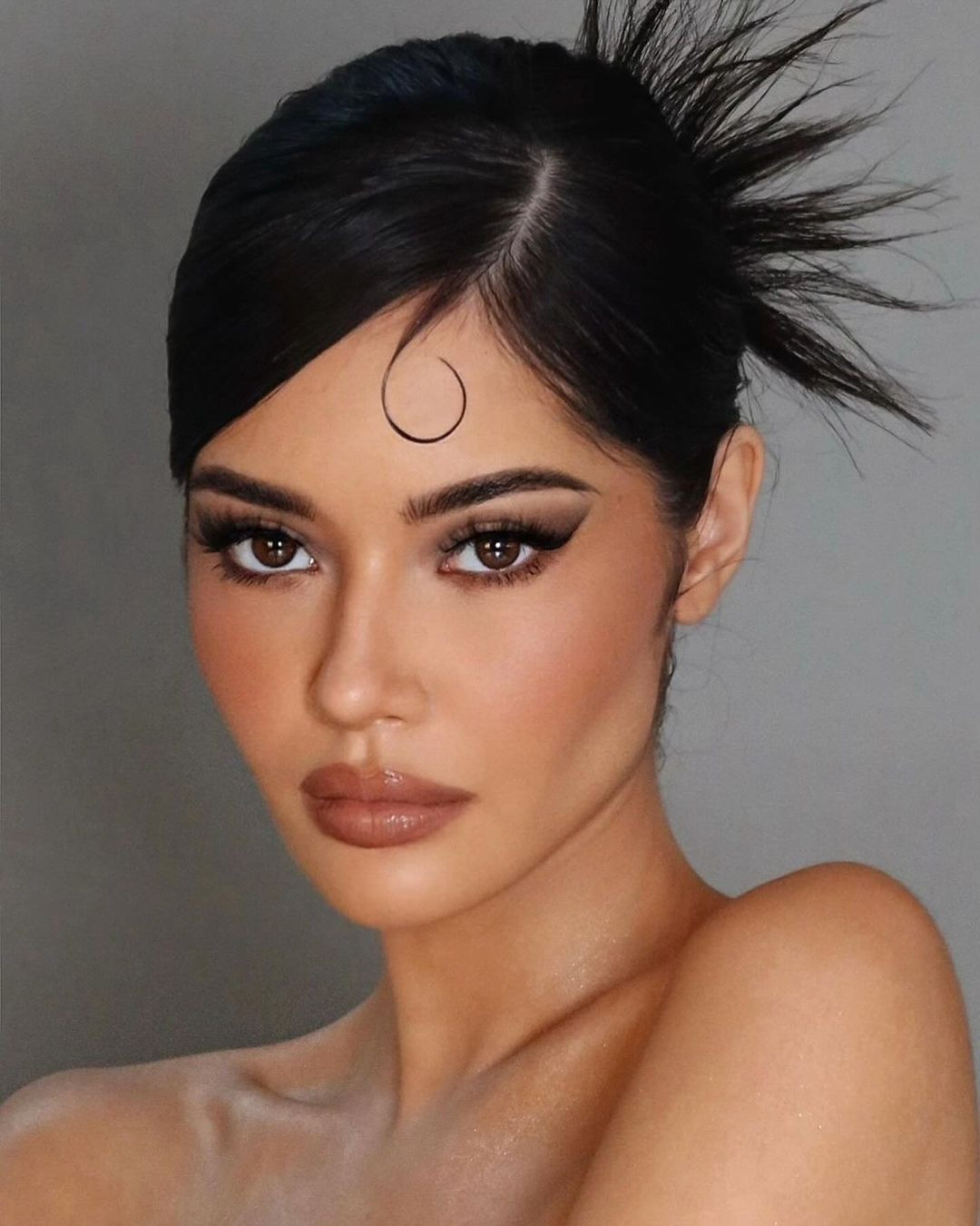 Thông báo này được ban tổ chức Miss Charm Philippines đưa ra một tháng sau khi Krishnah Gravidez tuyên bố rút lui khỏi Miss Charm 2024 khiến nhiều khán giả bất ngờ.