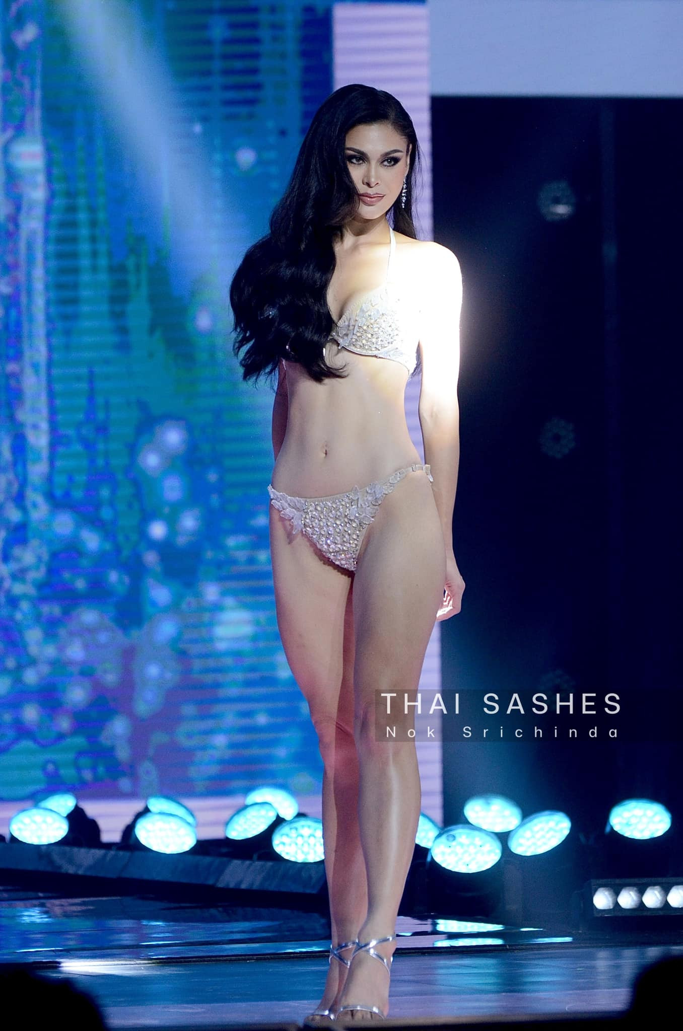 Sân khấu chung kết Hoa hậu Hoàn vũ Thái Lan qua nhiều năm đều nhận được sự khen ngợi của khán giả. Âm thanh, ánh sáng hiện đại, chỉn chu góp phần giúp thí sinh thăng hoa trên sàn diễn.