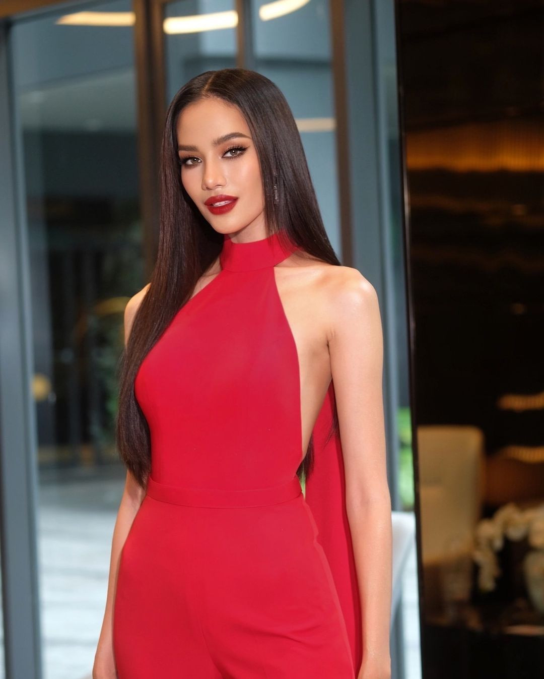 Opal Suchata được cho là gặp nhiều áp lực khi trở thành người kế nhiệm của Anntonia Porsild.