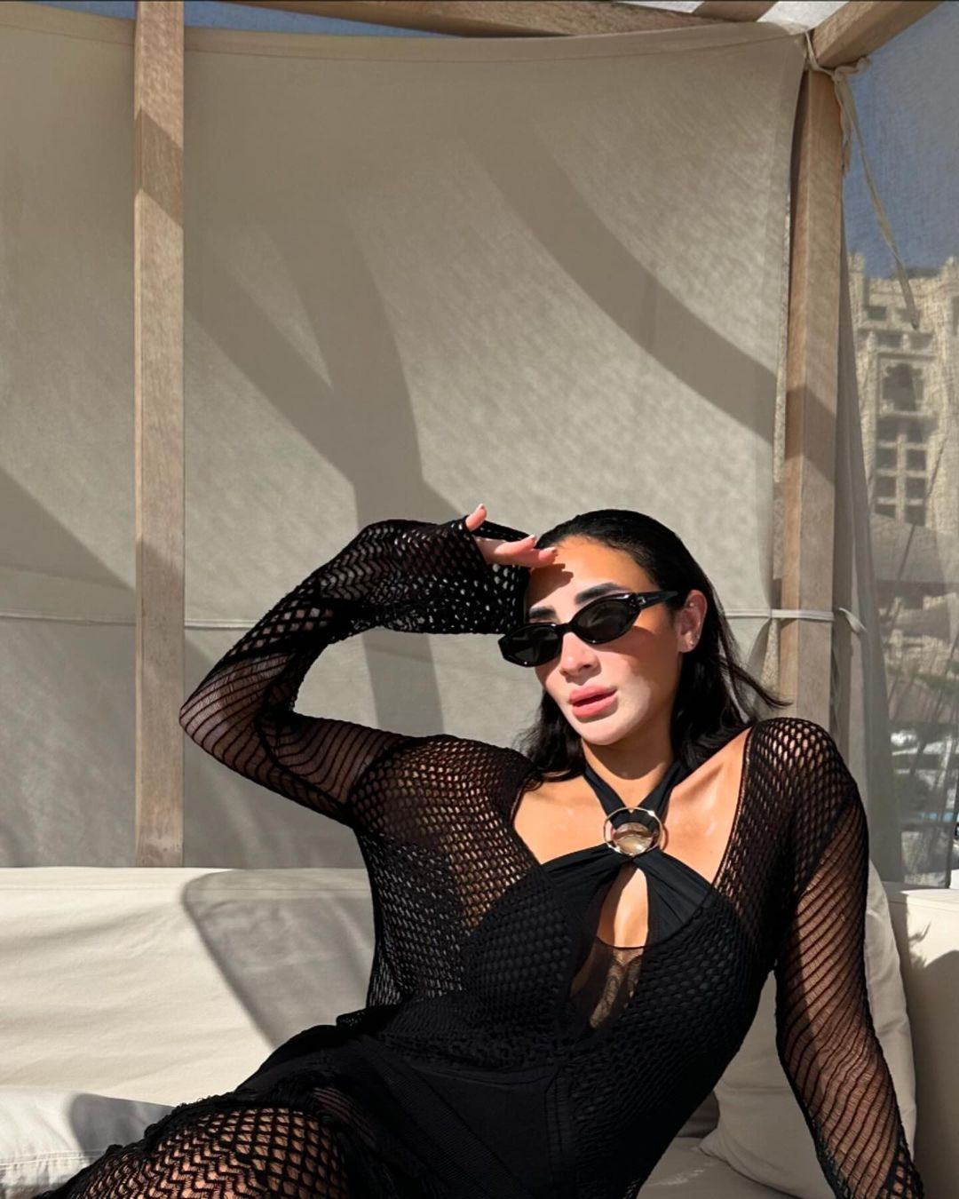 Những năm gần đây, người mẫu bạch biến đang được chú ý ở các cuộc thi sắc đẹp. Mới đây, người đẹp Veronica Biasio được trao danh hiệu Hoa hậu Hòa bình Cộng hòa Czech 2024. Cô gây chú ý với chiều cao 1,75 m và làn da bạch biến.