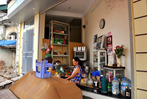 Nhà dân biến thành "hầm" sau dự án đường đắt kỷ lục ở Hà Nội ảnh 10