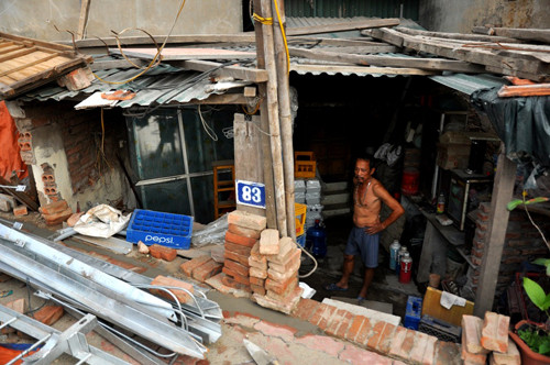 Nhà dân biến thành "hầm" sau dự án đường đắt kỷ lục ở Hà Nội ảnh 5