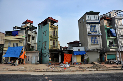 Nhà dân biến thành "hầm" sau dự án đường đắt kỷ lục ở Hà Nội ảnh 13