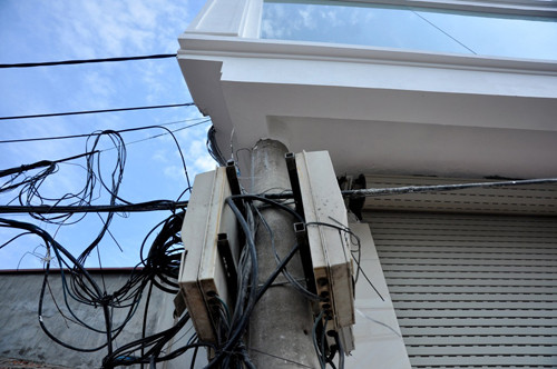 Nhà dân biến thành "hầm" sau dự án đường đắt kỷ lục ở Hà Nội ảnh 11