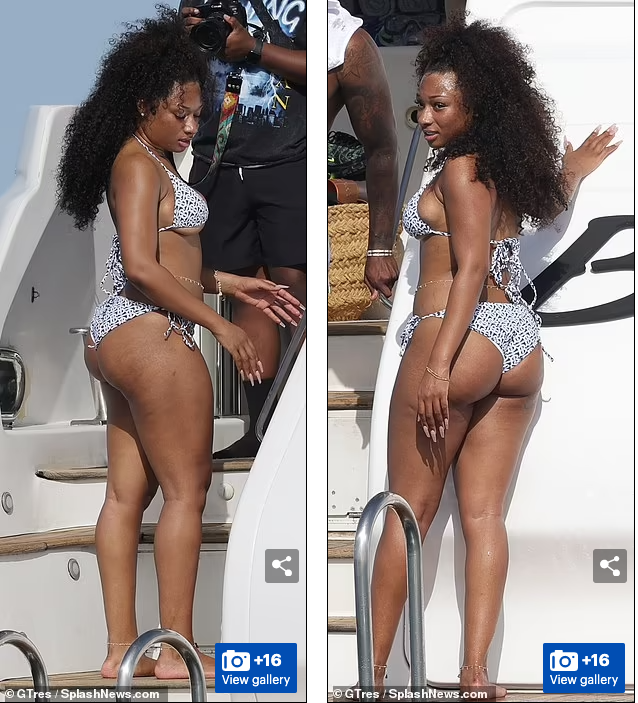 Đặc biệt, cô được coi là hiện tượng âm nhạc mới trong 2 năm qua bởi những sản phẩm âm nhạc đình đám. Đặc biệt, cô được coi là hiện tượng âm nhạc mới trong 2 năm qua bởi những sản phẩm âm nhạc đình đám.