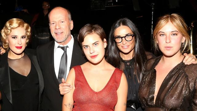 Demi Moore và chồng cũ Bruce Willis cùng 3 cô con gái của họ.