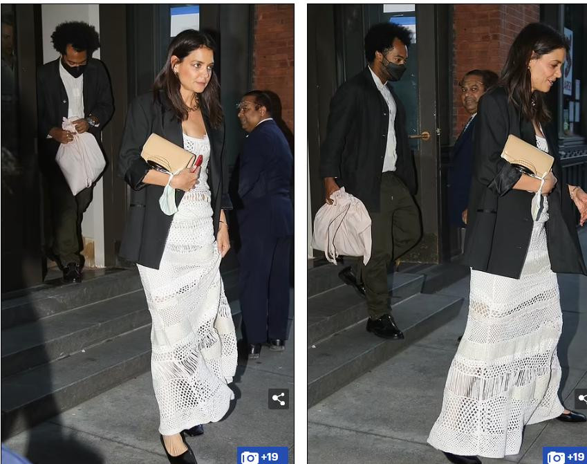 Trước khi đến sự kiện, cả hai bị bắt gặp cùng rời căn hộ của cô ở New York.