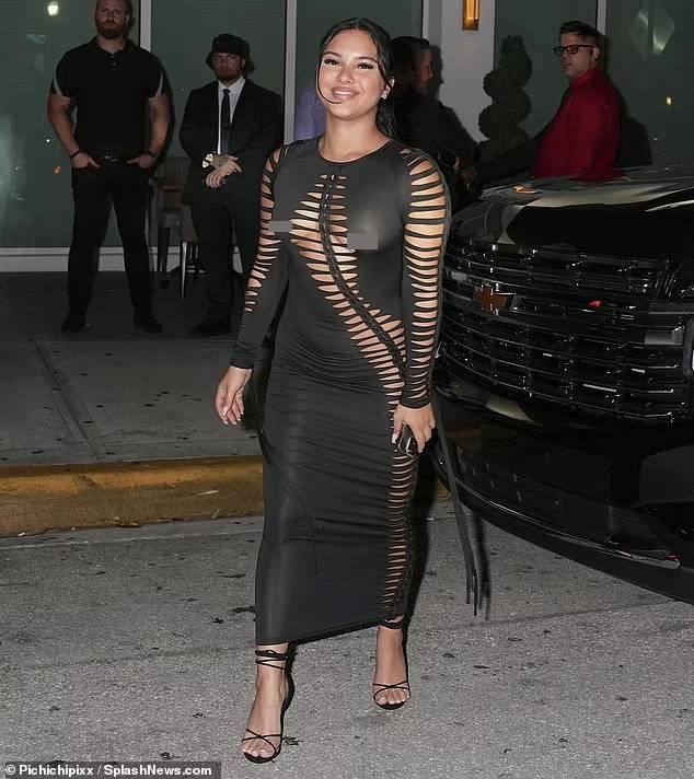 Aliana Mawla hiện là người mẫu/ngôi sao mạng xã hội Instagram với hơn 300 ngàn người theo dõi.