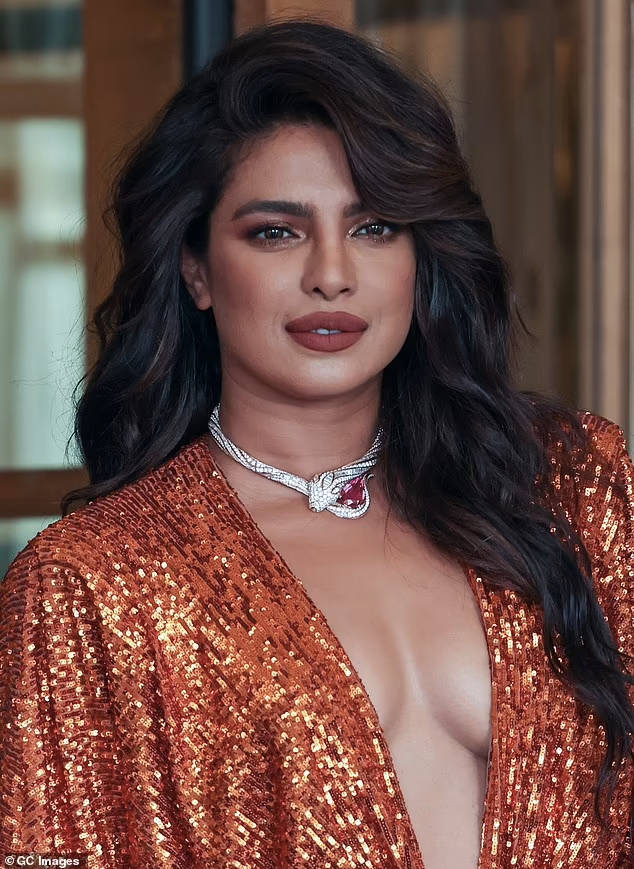 Tin vui đến với đôi vợ chồng đình đám chỉ sau một tuần người đẹp 8x chia sẻ về mong muốn có con trong cuộc phỏng vấn với Vanity Fair. Theo cách nói của nàng hậu, cặp đôi không chỉ muốn một đứa con.