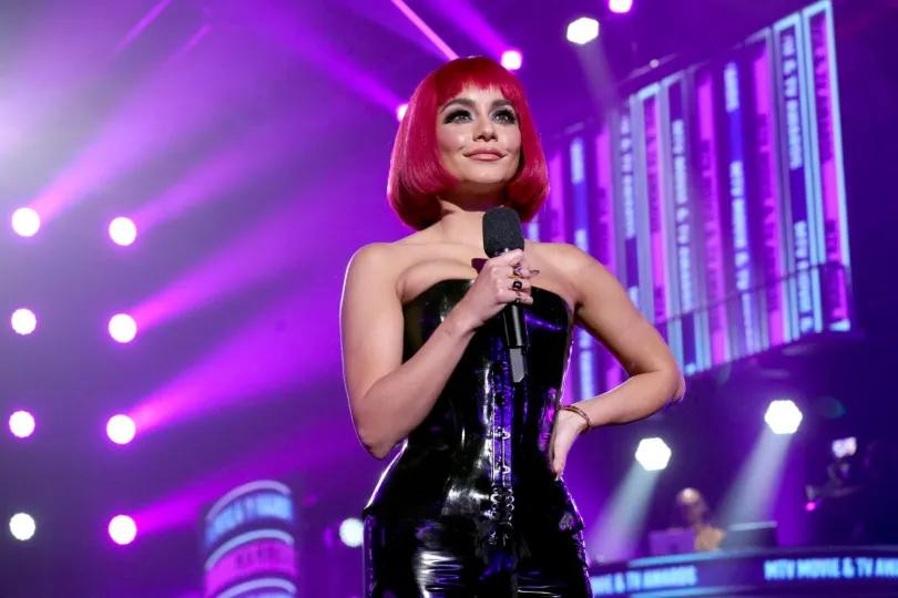 Kết thúc vai trò MC, Vanessa Hudgens diện bộ bodysuit đen lấy cảm hứng từ nhân vật trong phim Miêu nữ...