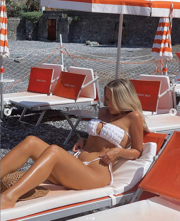 Instagram cá nhân của cô ngập tràn các hình ảnh vô cùng gợi cảm, bắt mắt.