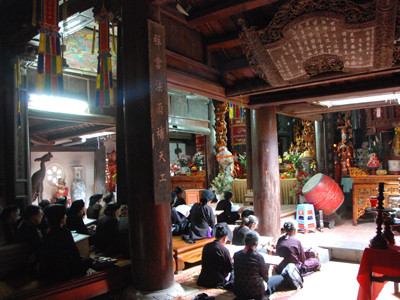 Kinh kệ gian tam bảo. Ảnh: Xuân Ba