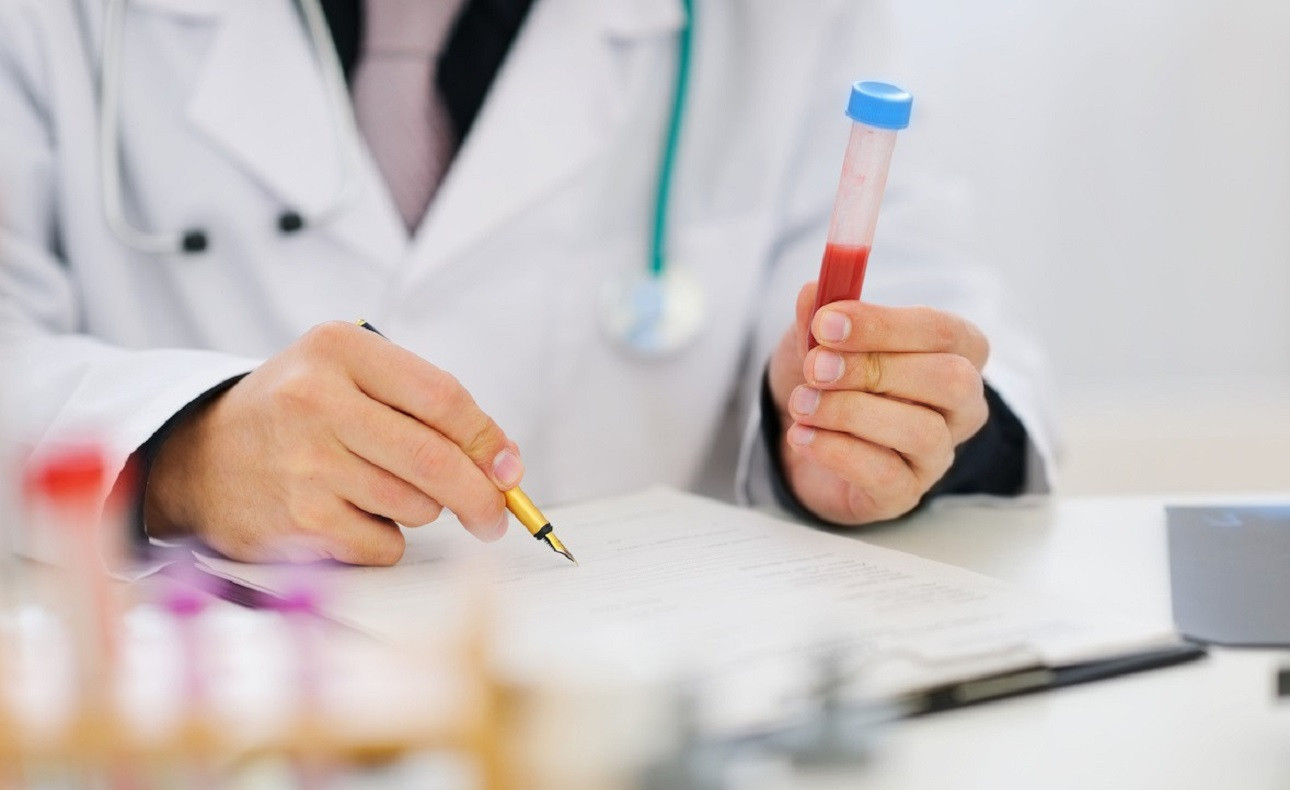 Theo đó, những trường hợp bị ngứa lâu ngày nên xét nghiệm máu để chẩn đoán một số loại giun sán trong máu gây ngứa dị ứng da.