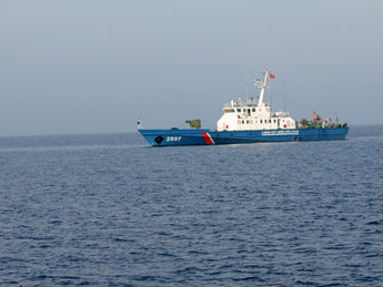 Tàu CSB Việt Nam thực hiện nhiệm vụ trên biển