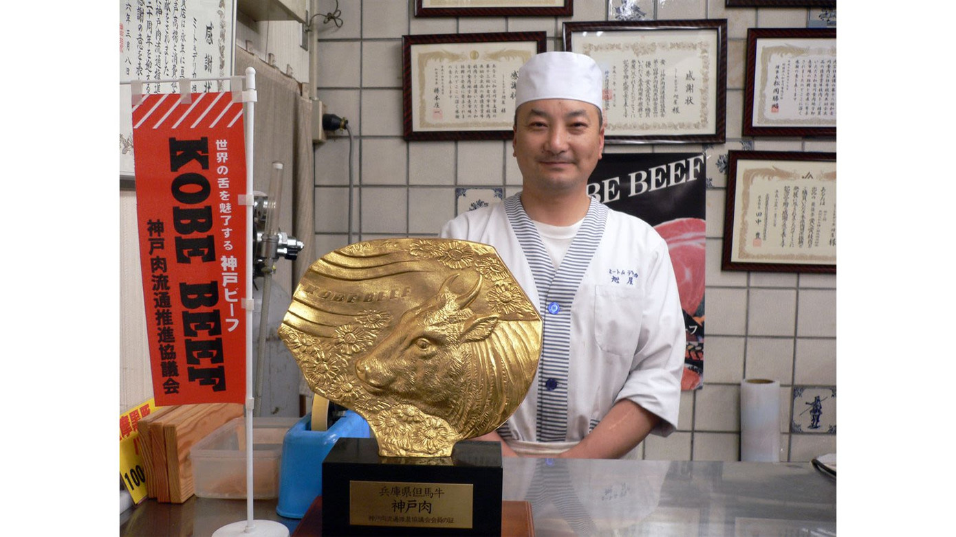 Shigeru Nitta là chủ đời thứ 3 của cửa hàng, kế thừa từ ông nội và bố.