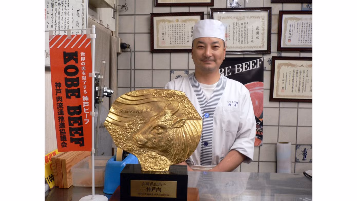 Shigeru Nitta là chủ đời thứ 3 của cửa hàng, kế thừa từ ông nội và bố.