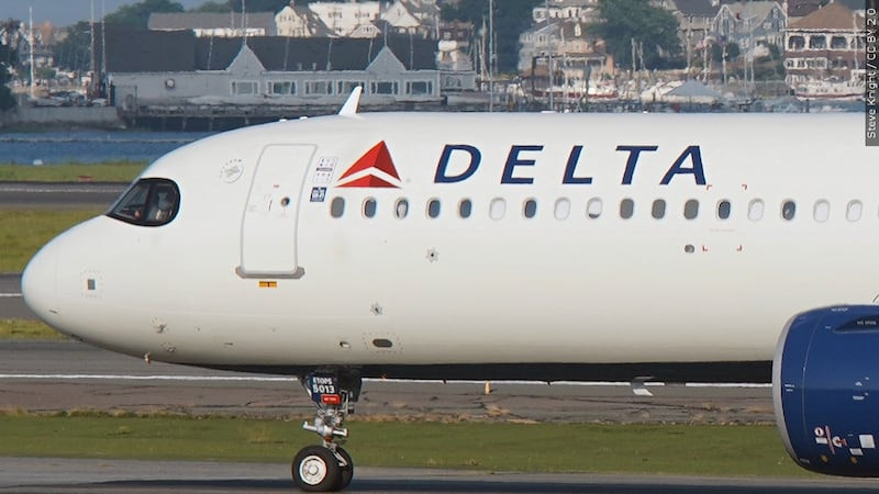 Một tàu bay Boeing của Delta Air Lines bị rơi bánh xe phía trước ở thời điểm chuẩn bị cất cánh.