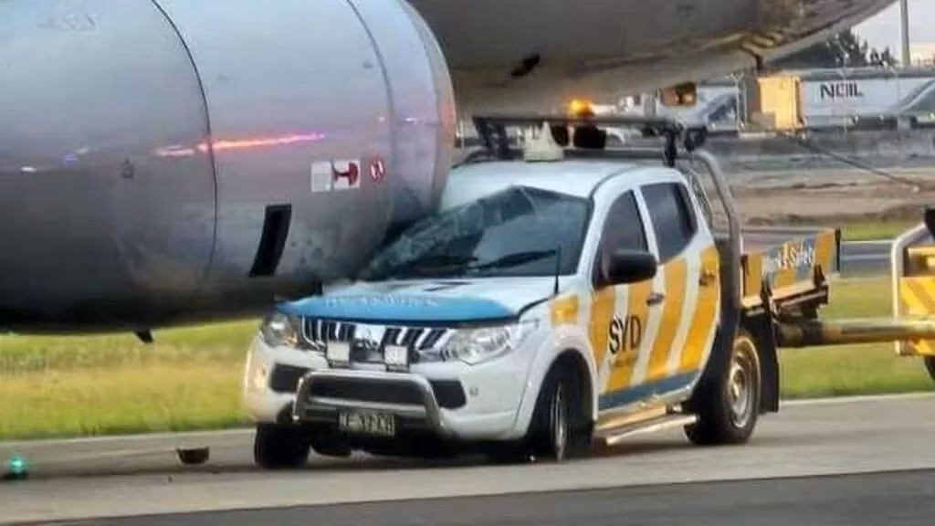 Cú va chạm khiến động cơ máy bay Airbus A320 hỏng nặng.