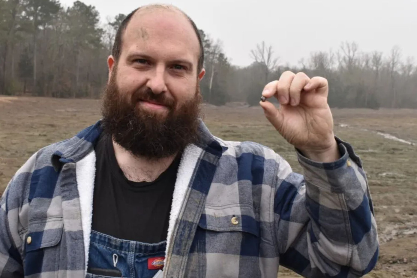 Julien Navas tìm thấy viên kim cương tại công viên Crater of Diamonds. Julien Navas tìm thấy viên kim cương tại công viên Crater of Diamonds.