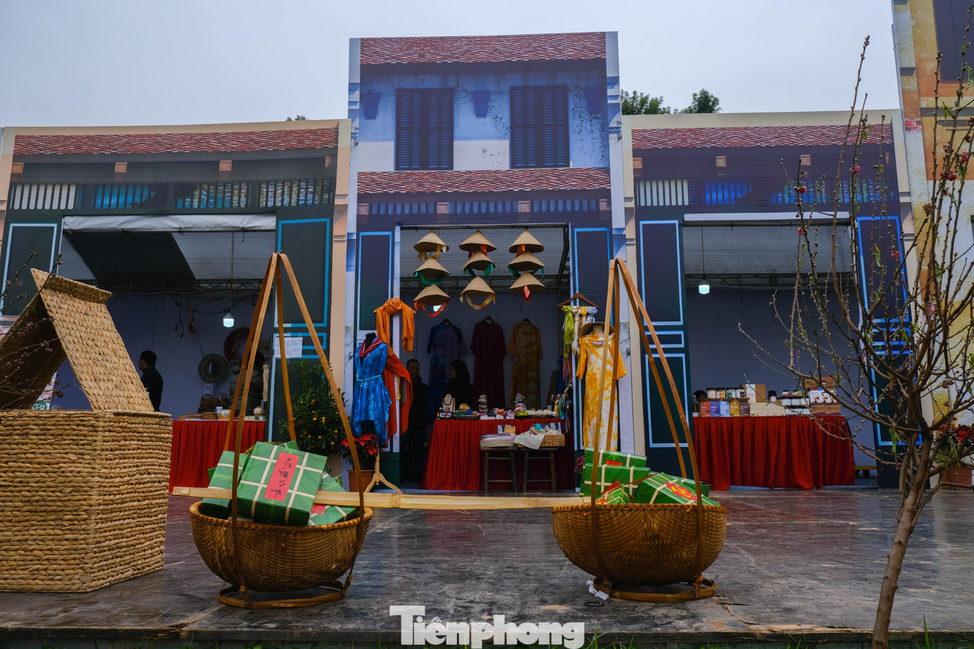 Khu triển lãm ở Hoàng Thành Thăng Long tập trung kể những câu chuyện về truyền thống lịch sử cho thế hệ trẻ, giao lưu, trao đổi, hợp tác và mua sắm cuối năm. Đặc biệt, đây là dịp thủ đô tri ân bạn bè quốc tế, các cơ quan ngoại giao, đại sứ quán, kiều bào và hơn 30 nhà đầu tư nước ngoài, cũng như hướng đến các ngày lễ lớn của đất nước nói chung và Hà Nội nói riêng.