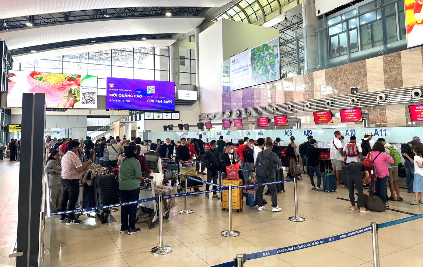 Chặng bay từ TP.HCM tới các tỉnh phía bắc còn rất ít chỗ. Ảnh: Trần An. Chặng bay từ TP.HCM tới các tỉnh phía bắc còn rất ít chỗ. Ảnh: Trần An.