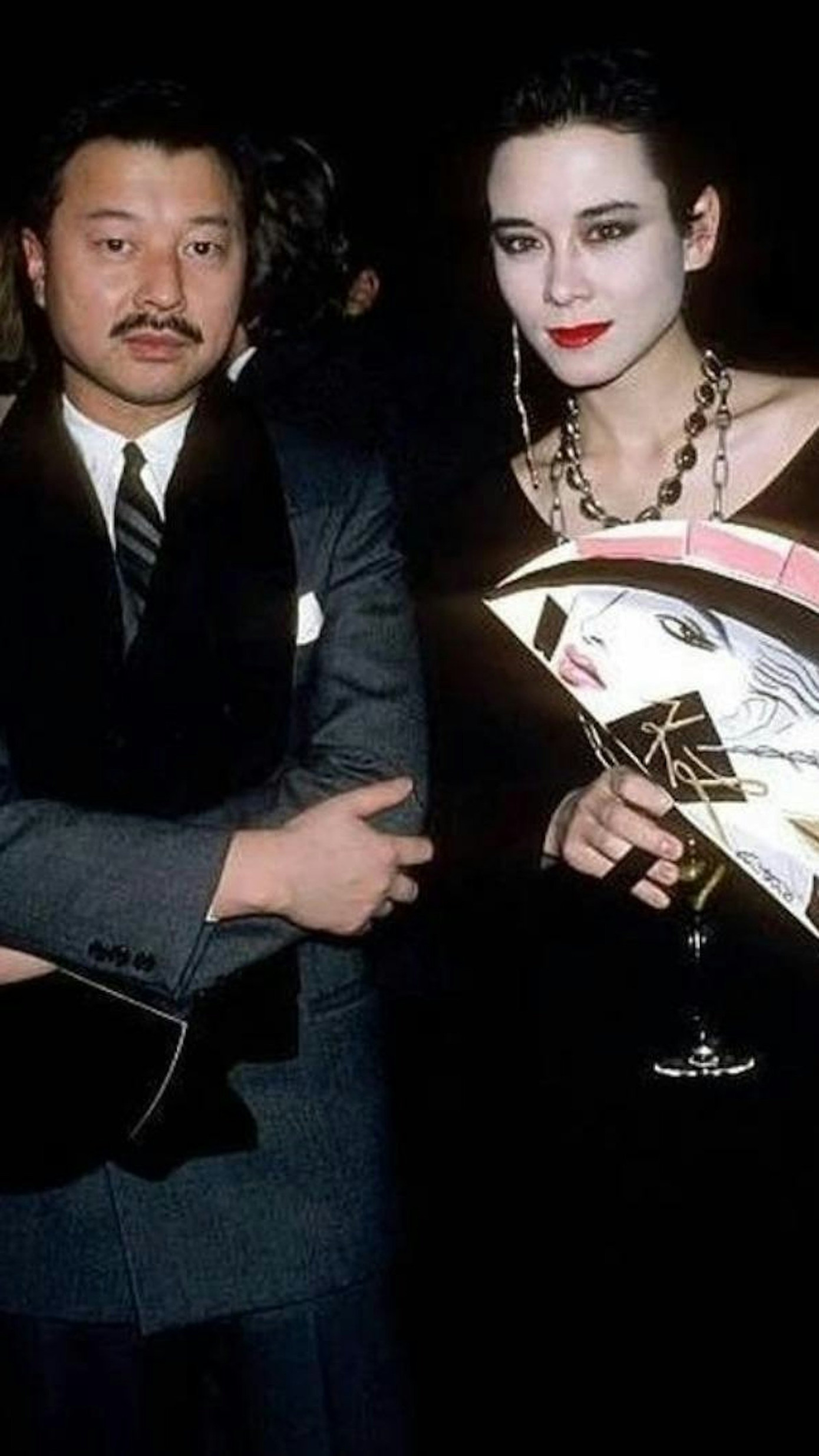 Tina Chow và chồng cũ Michael Chow lúc còn mặn nồng. Họ nổi tiếng với những bữa tiệc xa hoa và hoang dã. Tina Chow và chồng cũ Michael Chow lúc còn mặn nồng. Họ nổi tiếng với những bữa tiệc xa hoa và hoang dã.