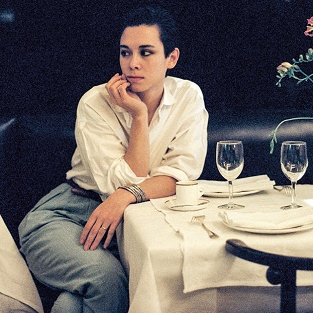 Tina Chow qua đời ở tuổi 41 do bệnh AIDS. Tina Chow qua đời ở tuổi 41 do bệnh AIDS.