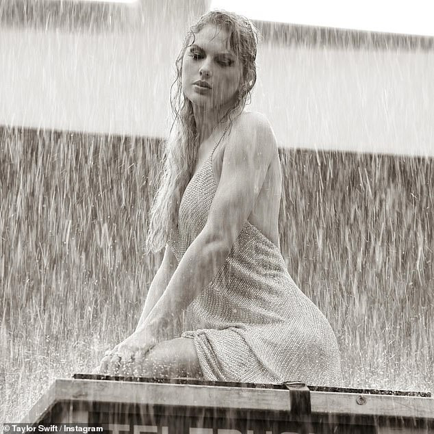 Tạp chí Paste không đánh giá cao ca khúc chủ đề Fortnight của TTPD. Ảnh: IG.