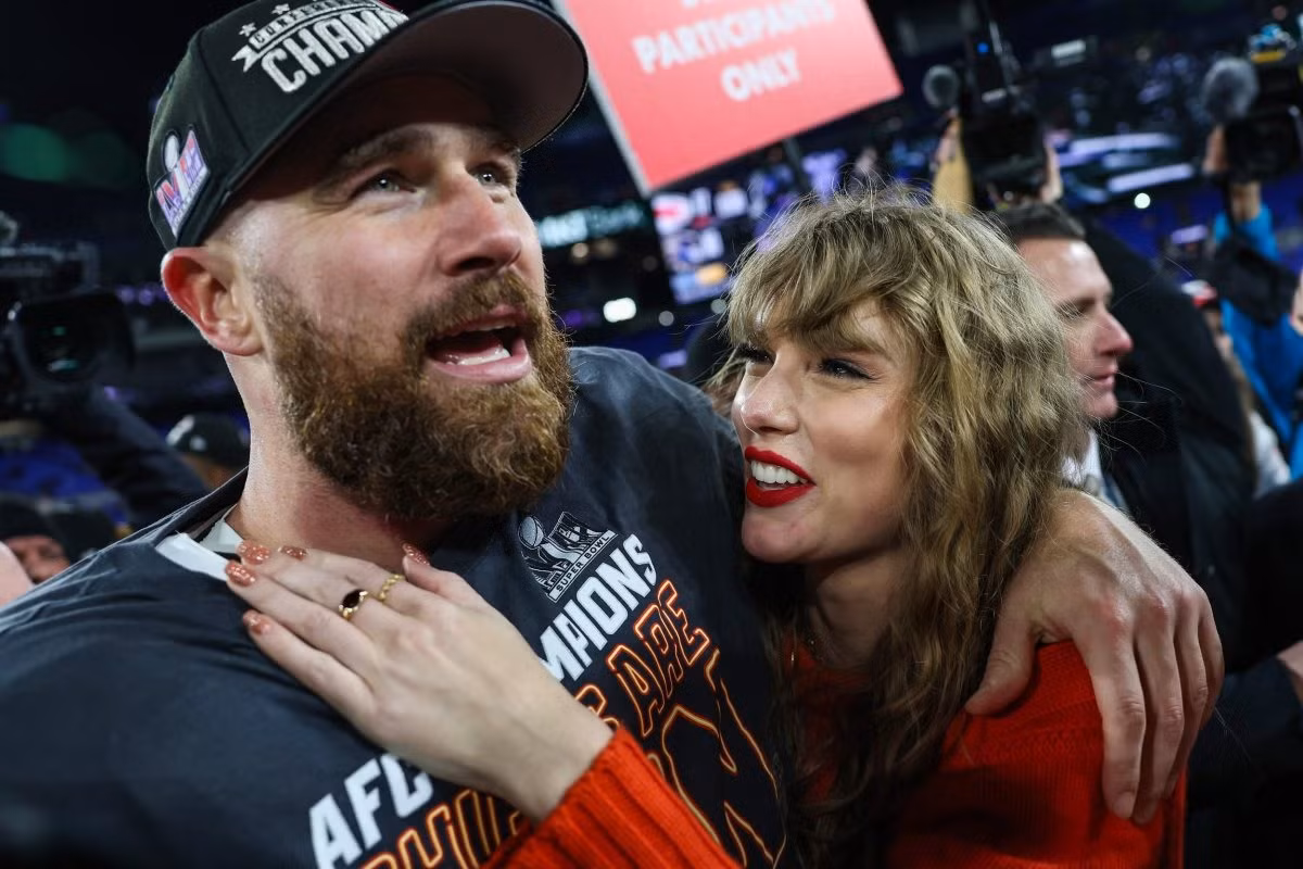 Taylor Swift được tin là yêu say đắm Travis Kelce và lo lắng không thể kết thúc có hậu với anh. Ảnh: Getty Images. Taylor Swift được tin là yêu say đắm Travis Kelce và lo lắng không thể kết thúc có hậu với anh. Ảnh: Getty Images.