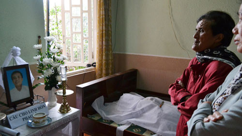 Bà Con ngậm ngùi thương tiếc người con trai đột ngột ra đi