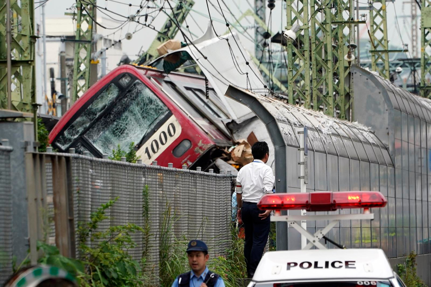 Tàu hoả đâm trúng xe tải, 30 người bị thương ảnh 2