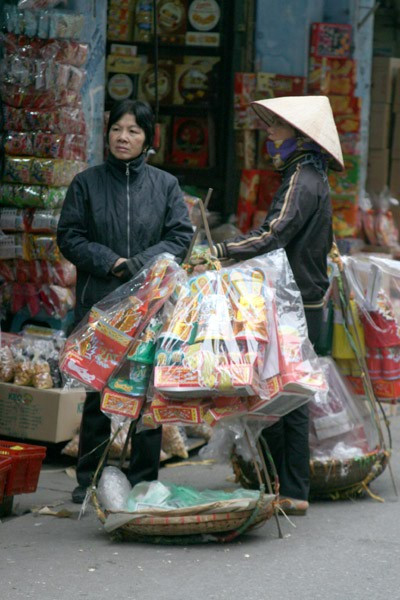 Trên phố Khâm Thiên