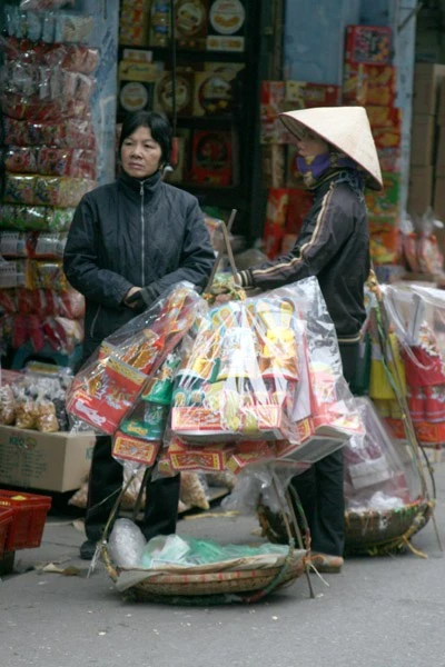 Trên phố Khâm Thiên