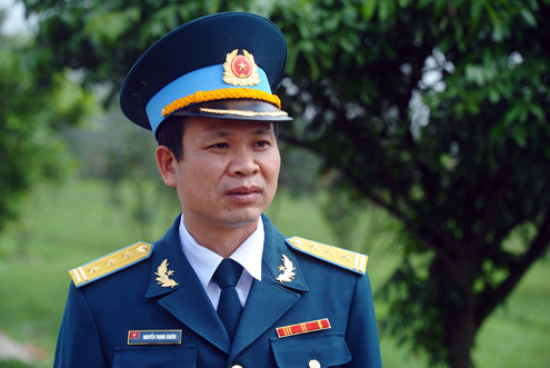 Chính ủy trung đoàn, thượng tá Nguyễn Trọng Khiêm khẳng định, với sức mạnh không quân của 921 hiện tại, không mục tiêu nào có thể lọt vào vùng trời Hà Nội. Ảnh: Hoàng Hà Chính ủy trung đoàn, thượng tá Nguyễn Trọng Khiêm khẳng định, với sức mạnh không quân của 921 hiện tại, không mục tiêu nào có thể lọt vào vùng trời Hà Nội