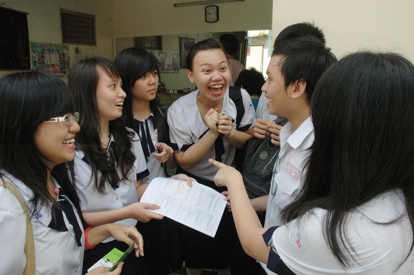 Thí sinh vui mừng khi hoàn thành kỳ thi, tại hội đồng thi trường THCS Đoàn Thị Điểm, Q.3, TPHCM. Thí sinh vui mừng khi hoàn thành kỳ thi, tại hội đồng thi trường THCS Đoàn Thị Điểm, Q.3, TPHCM