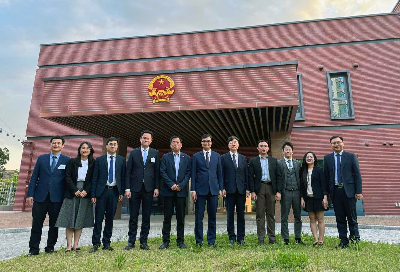 Đoàn công tác T.Ư Đoàn tới thăm Đại sứ quán Việt Nam tại Hàn Quốc và Hội Sinh viên Việt Nam tại Hàn Quốc. Ảnh: BTC