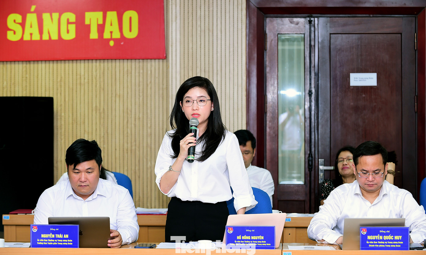 Chị Hồ Hồng Nguyên - Trưởng Ban Thanh niên trường học T.Ư Đoàn, Phó Chủ tịch thường trực T.Ư Hội SVVN phát biểu tại chương trình. Ảnh: Xuân Tùng
