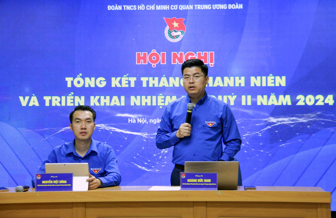 Anh Hoàng Đức Nam phát biểu tại hội nghị tổng kết Tháng Thanh niên.