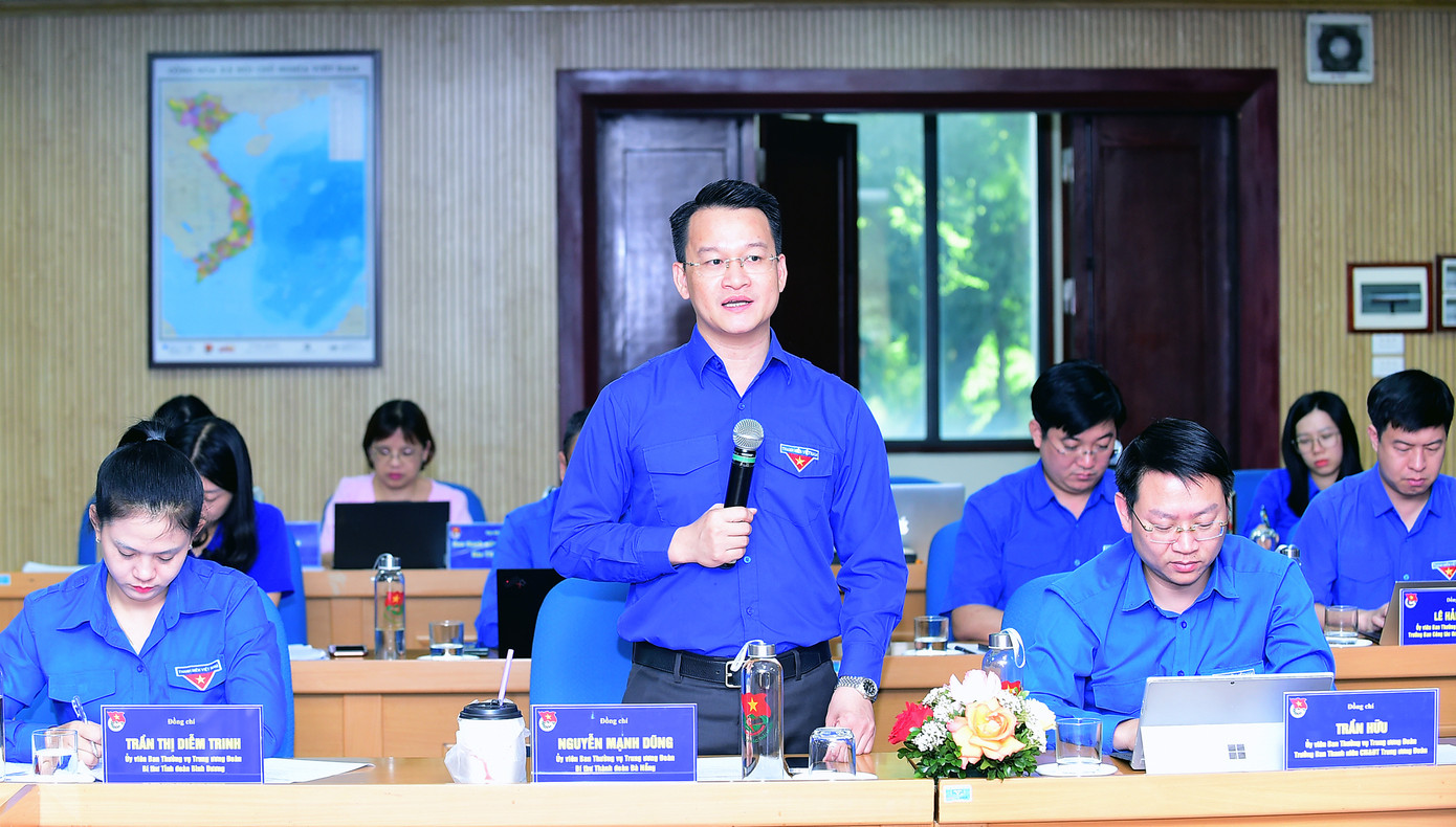 Các đại biểu phát biểu ý kiến, kiến nghị tại hội nghị. Ảnh: Xuân Tùng