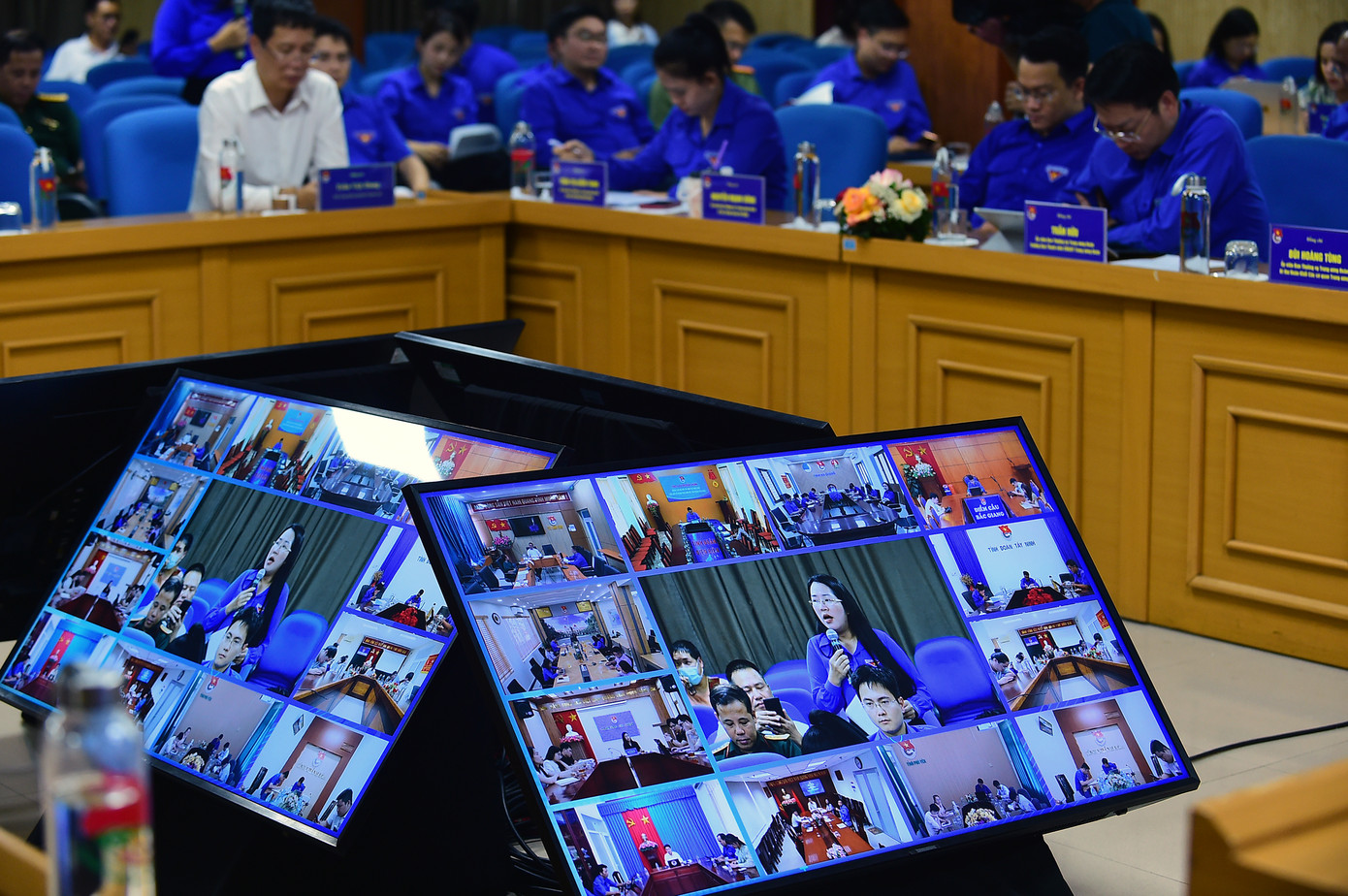 Hội nghị kết hợp trực tiếp và trực tuyến. Ảnh: Xuân Tùng