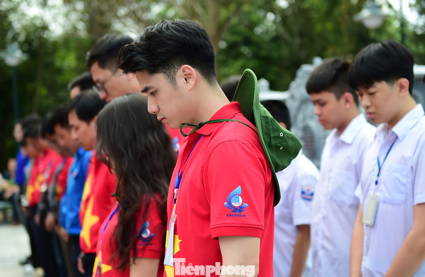 Các đại biểu dâng hương, tưởng nhớ các Anh hùng liệt sĩ tại Đền thờ Liệt sĩ Khu di tích lịch sử - văn hóa Đèo Pha Đin. Ảnh: Xuân Tùng Các đại biểu dâng hương, tưởng nhớ các Anh hùng liệt sĩ tại Đền thờ Liệt sĩ Khu di tích lịch sử - văn hóa Đèo Pha Đin. Ảnh: Xuân Tùng