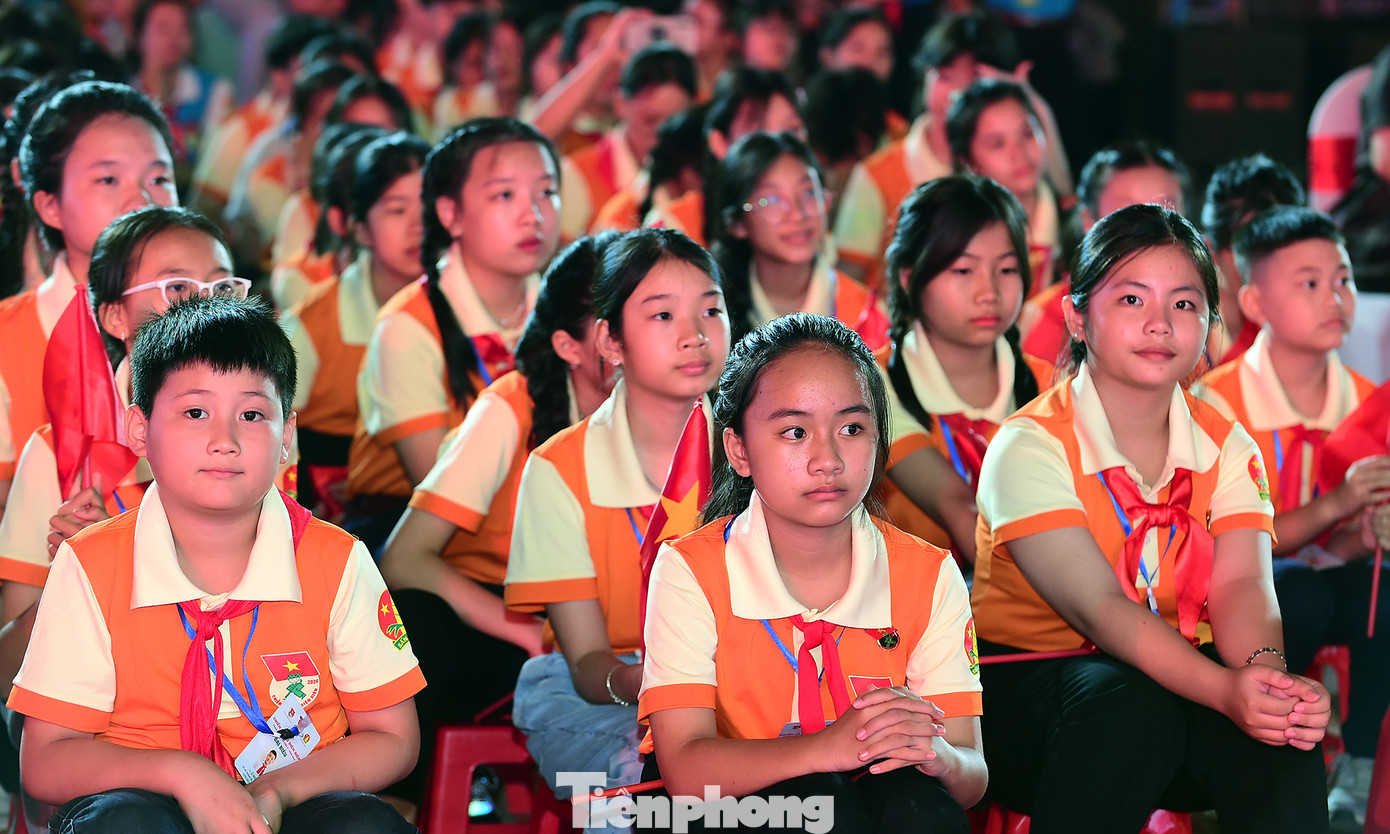 "Chiến sĩ nhỏ Điện Biên" tham dự chương trình tuyên dương. Ảnh: Xuân Tùng "Chiến sĩ nhỏ Điện Biên" tham dự chương trình tuyên dương. Ảnh: Xuân Tùng