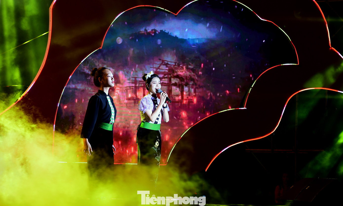 Chương trình văn nghệ tại lễ tuyên dương "Chiến sĩ nhỏ Điện Biên" toàn quốc lần thứ V. Ảnh: Xuân Tùng Chương trình văn nghệ tại lễ tuyên dương "Chiến sĩ nhỏ Điện Biên" toàn quốc lần thứ V. Ảnh: Xuân Tùng