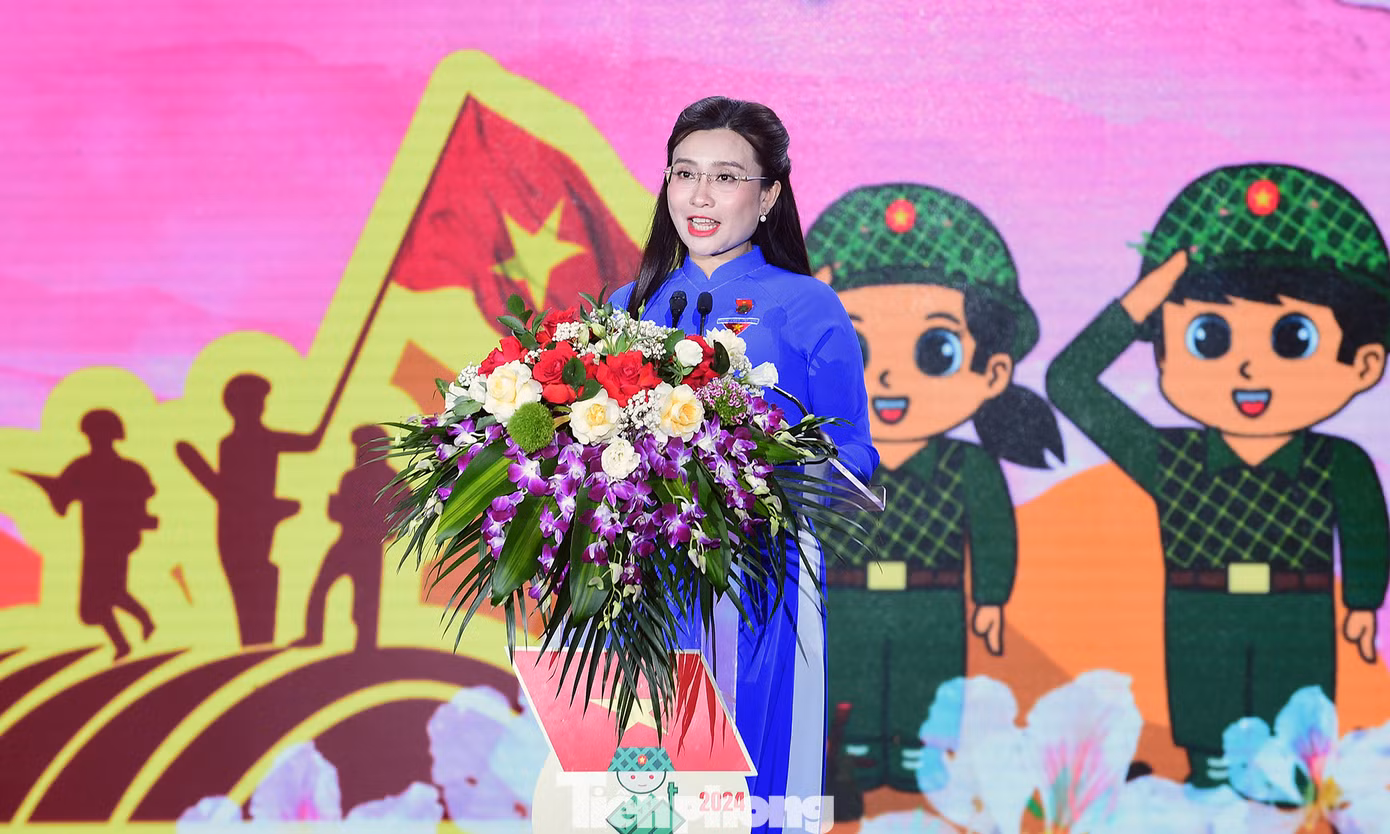 Chị Nguyễn Phạm Duy Trang phát biểu tại chương trình. Ảnh: Xuân Tùng