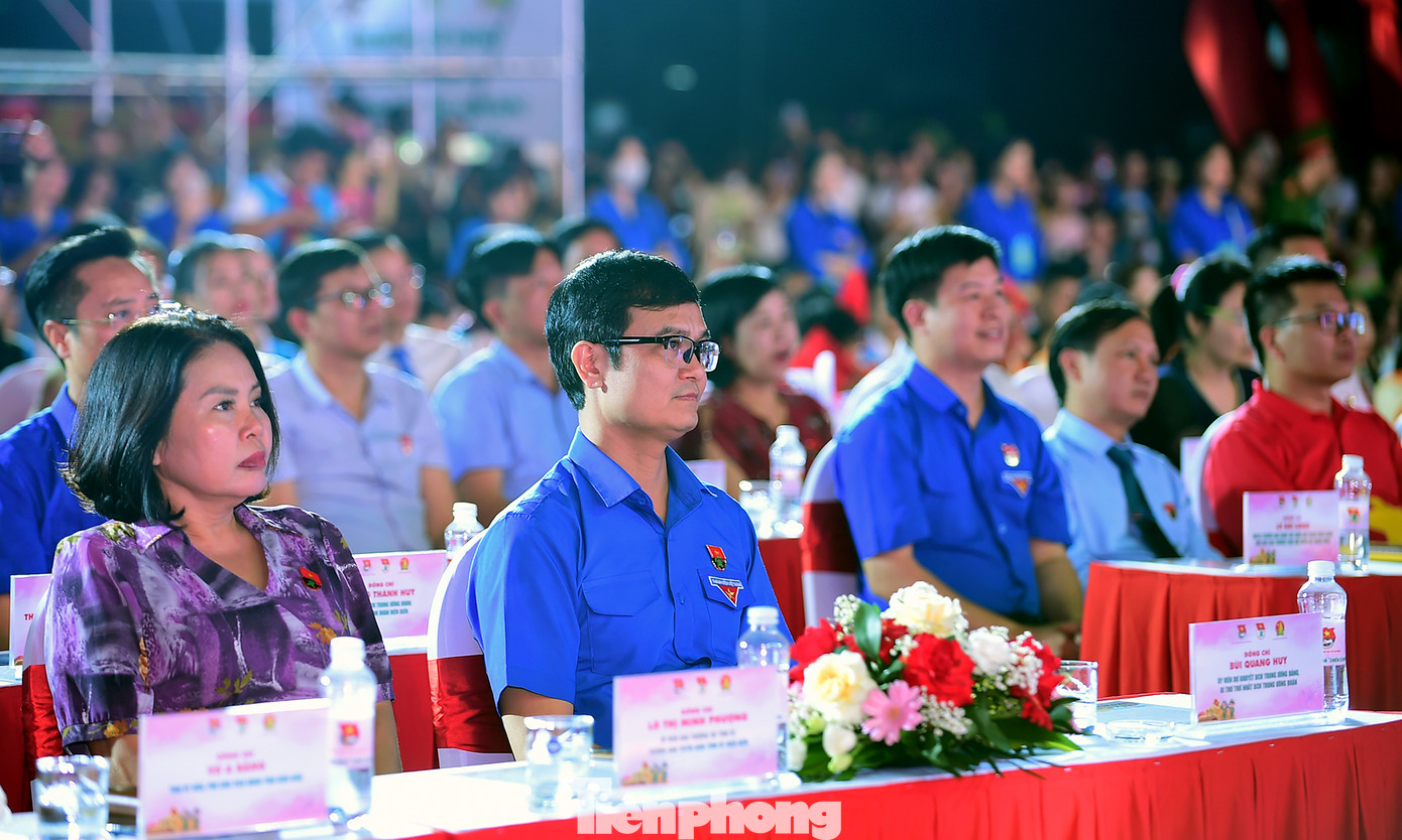 Các đại biểu tham dự chương trình tuyên dương. Ảnh: Xuân Tùng Các đại biểu tham dự chương trình tuyên dương. Ảnh: Xuân Tùng